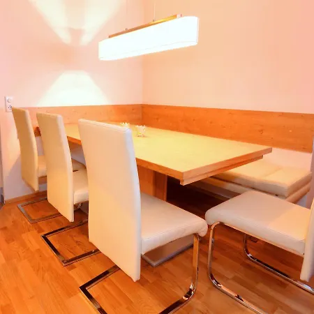 Select 11 - By Alpen Piesendorf